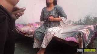Sexy desi maid in blue saree giving blowjob Video